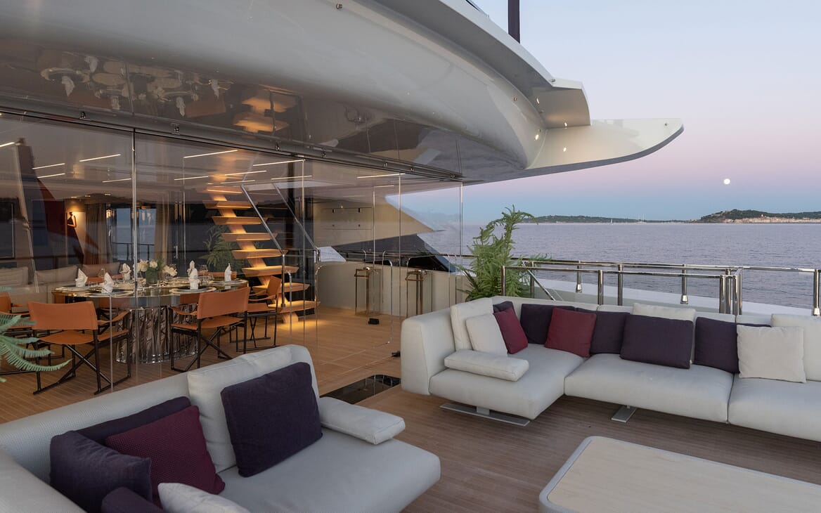 Motor Yacht LEL Dining Table and Deck Seating