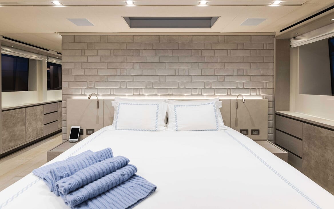 Motor Yacht HALCYON Master stateroom Bed
