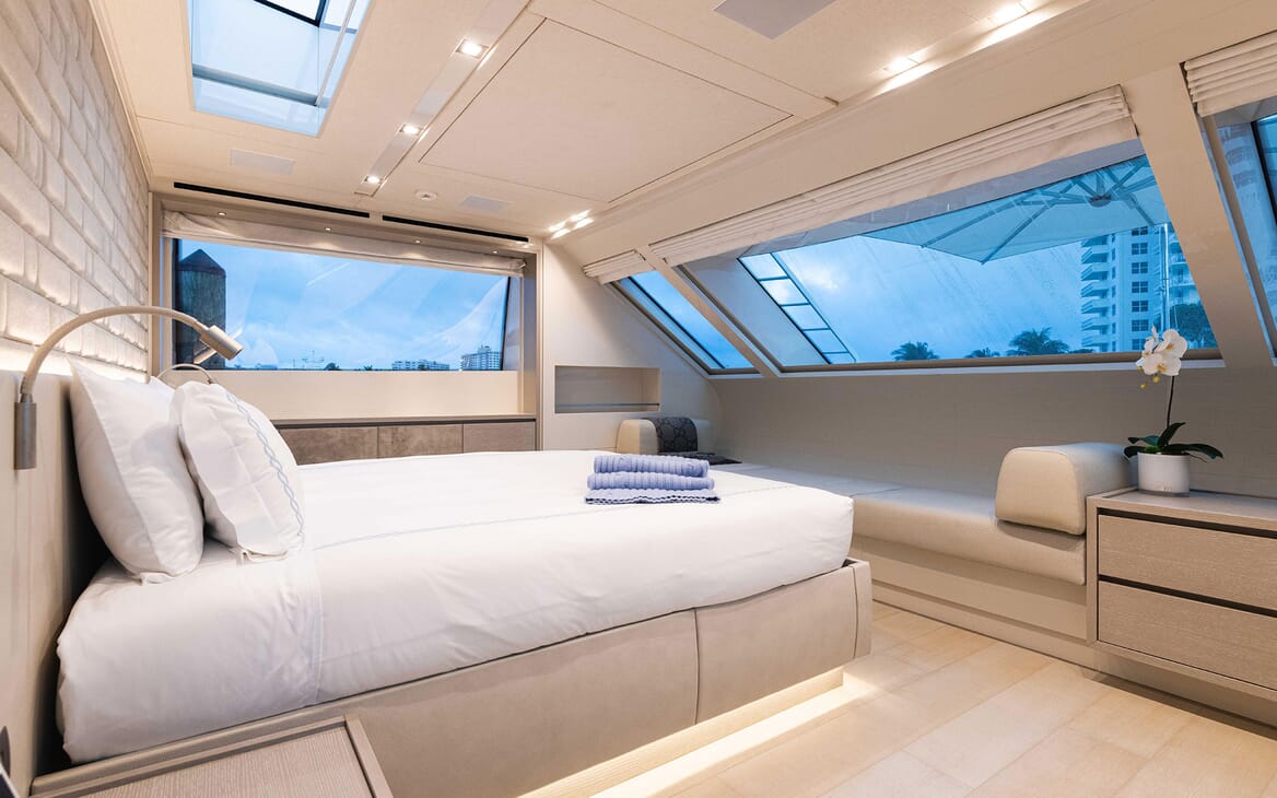 Motor Yacht HALCYON Master stateroom Bed