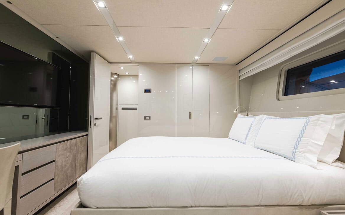 Motor Yacht HALCYON Guest Double