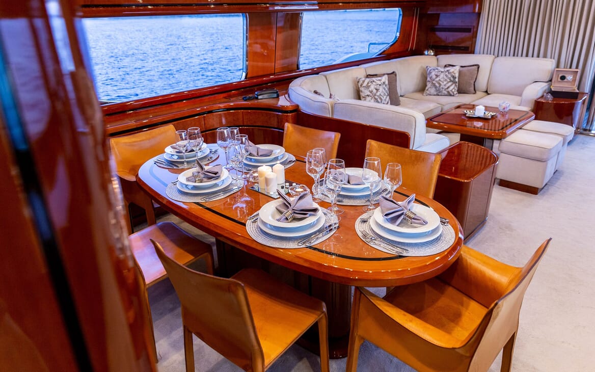 Motor Yacht PAREAKI Dining Table