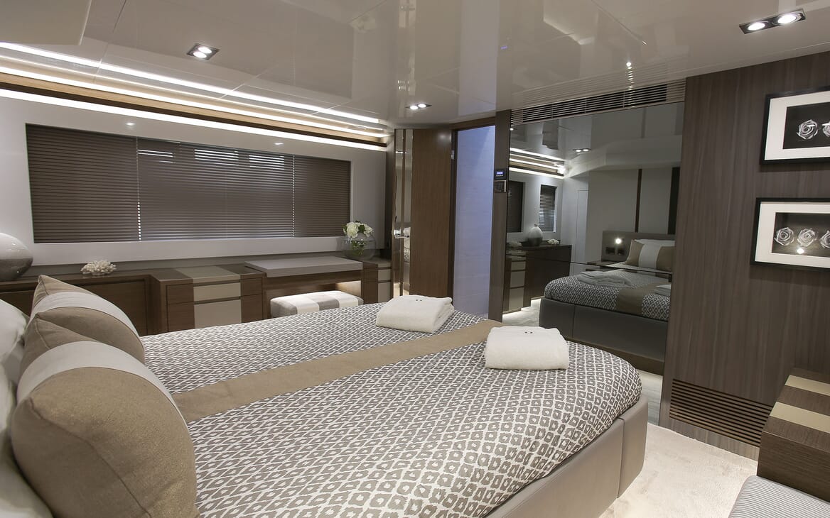 Motor Yacht HONEYBEEZ II Master Double Stateroom