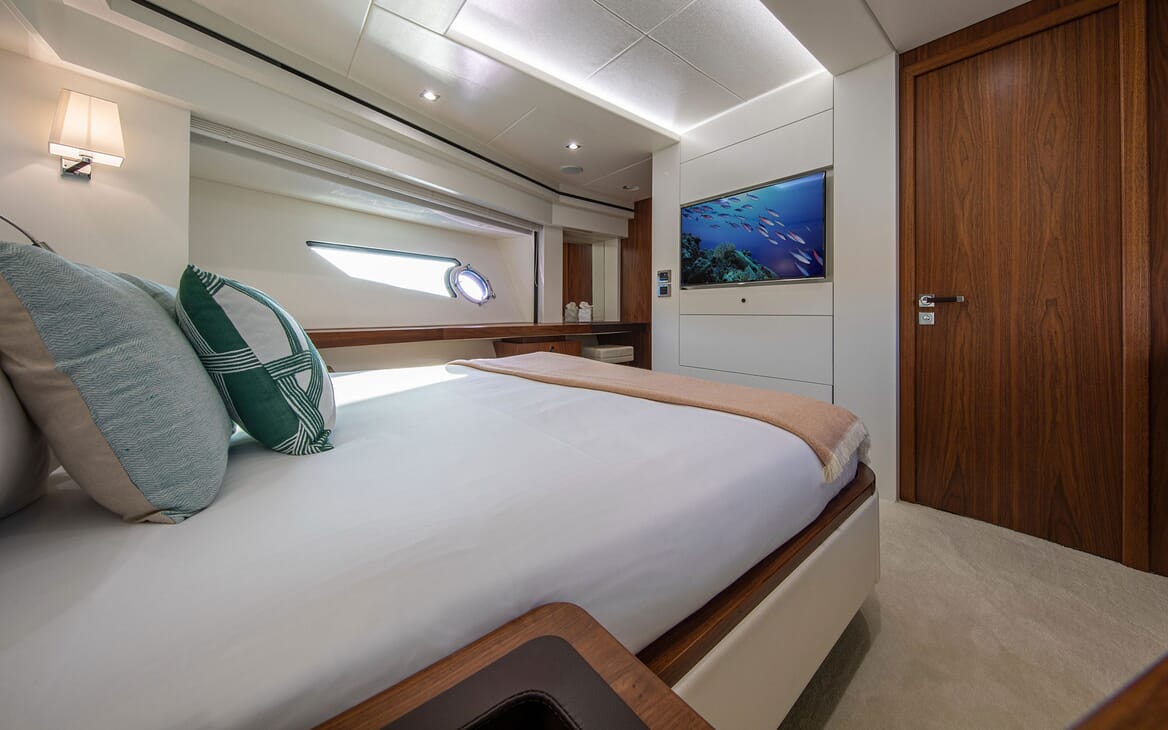 Motor Yacht RUSH X Guest Double Stateroom