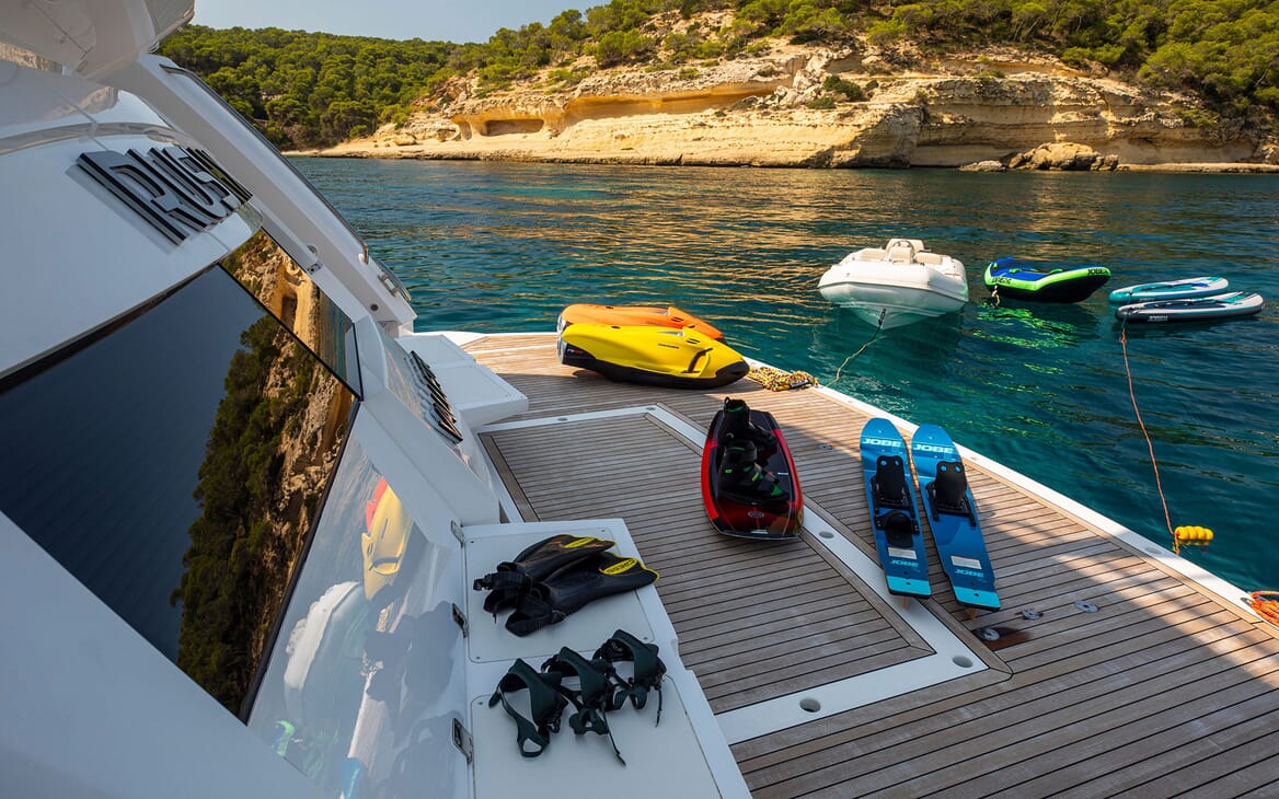 Motor Yacht RUSH X Swim Platform with Toys