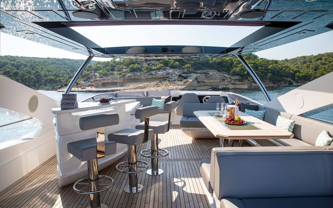 Motor Yacht RUSH X Sun Deck