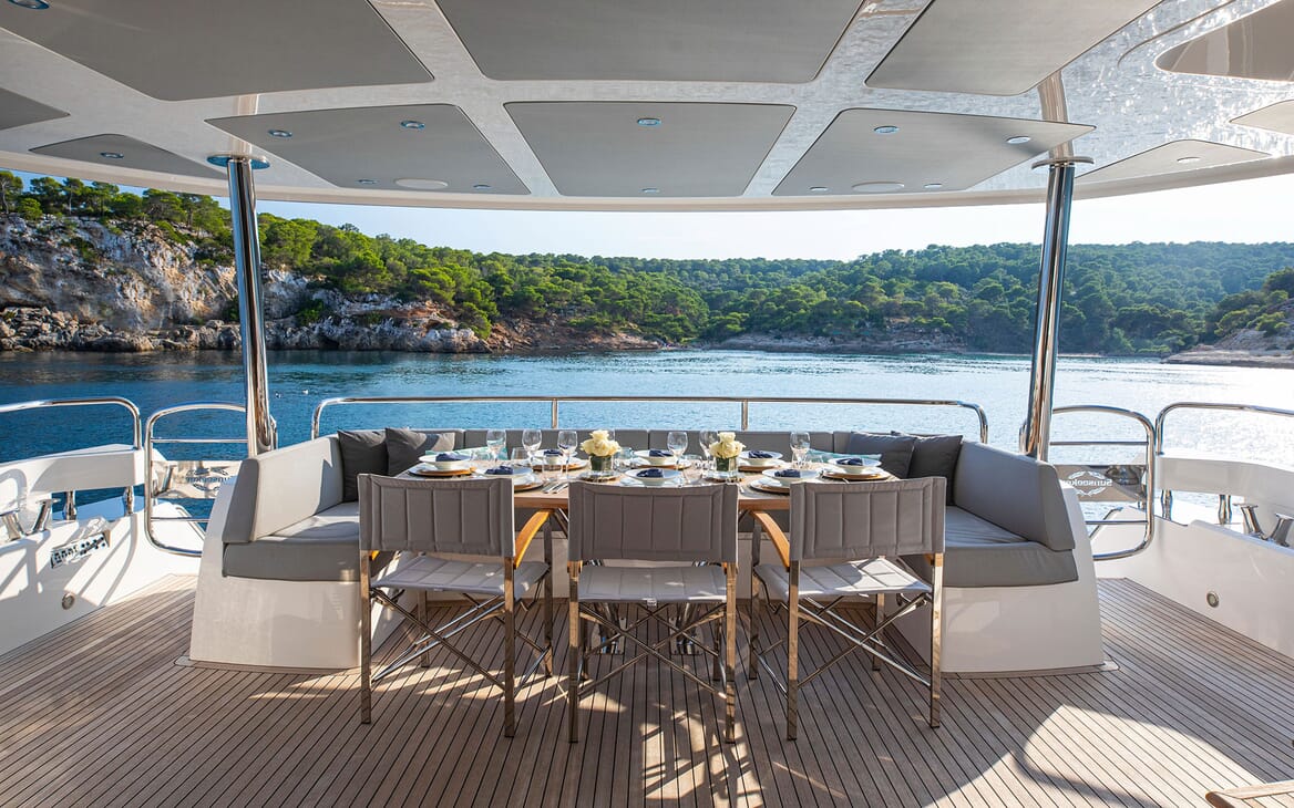Motor Yacht RUSH X Aft Deck Al Fresco Dining