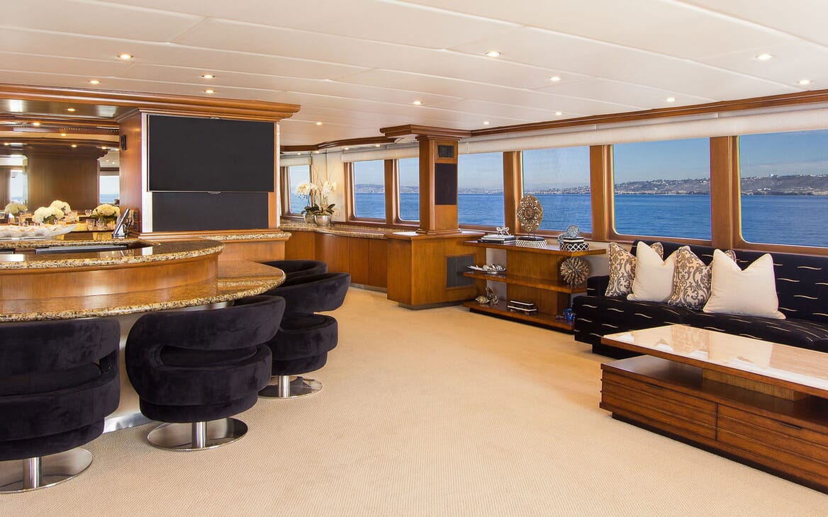 Motor Yacht SERENITY 122 Main Salon