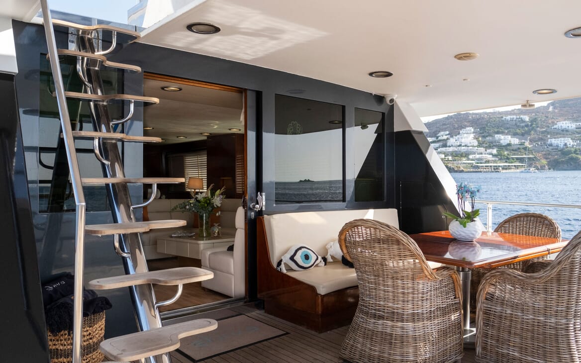 Motor Yacht SHIVA deck