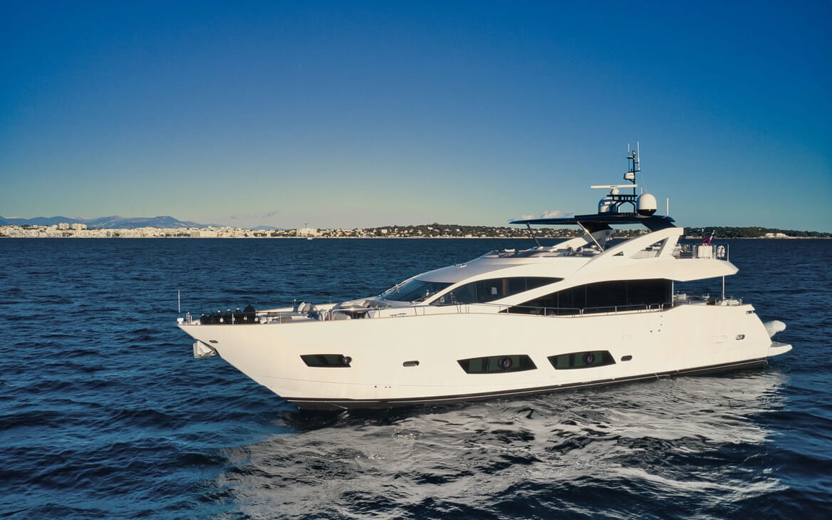 Luxury yacht Kudos charter cruising at high knots