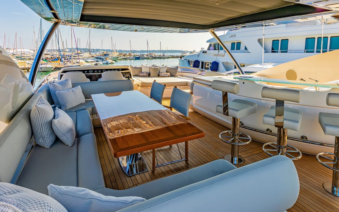 Motor Yacht KUDOS Sun Deck Table