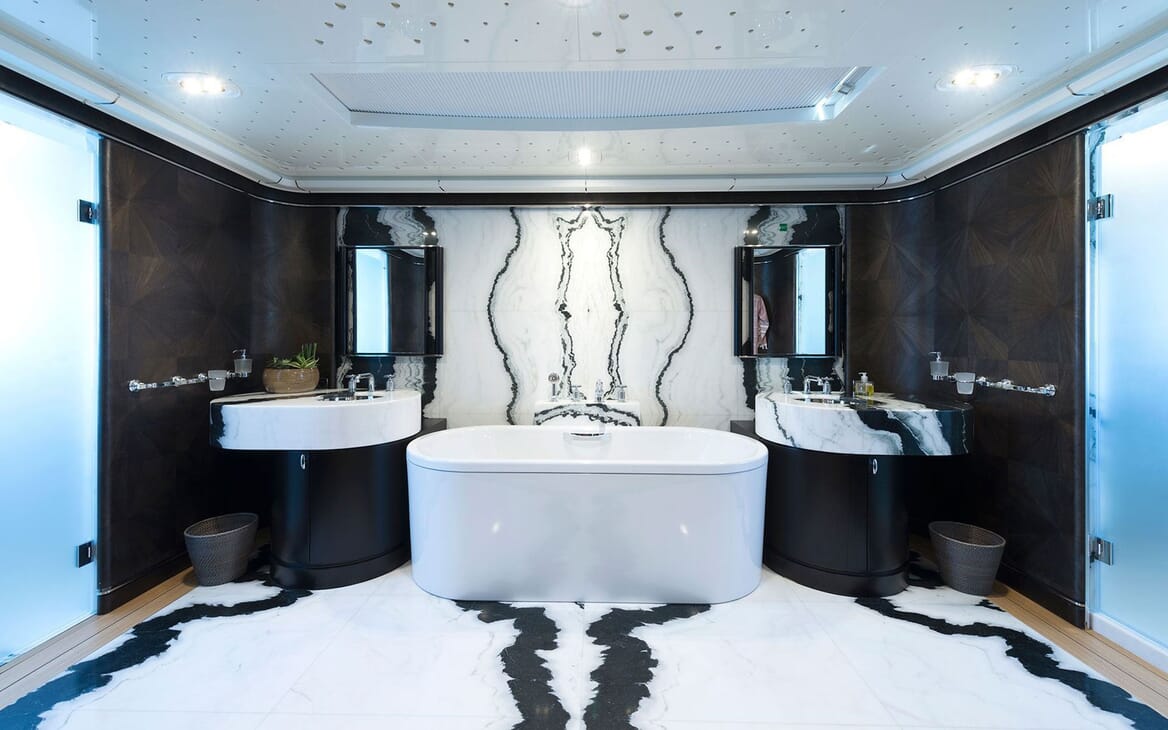 Motor Yacht AQUARIUS Bathroom