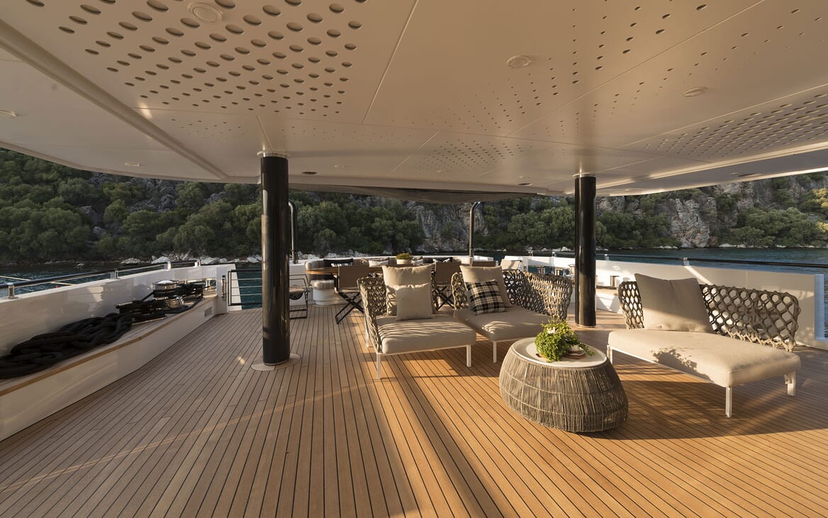 Motor Yacht AQUARIUS Deck Seating