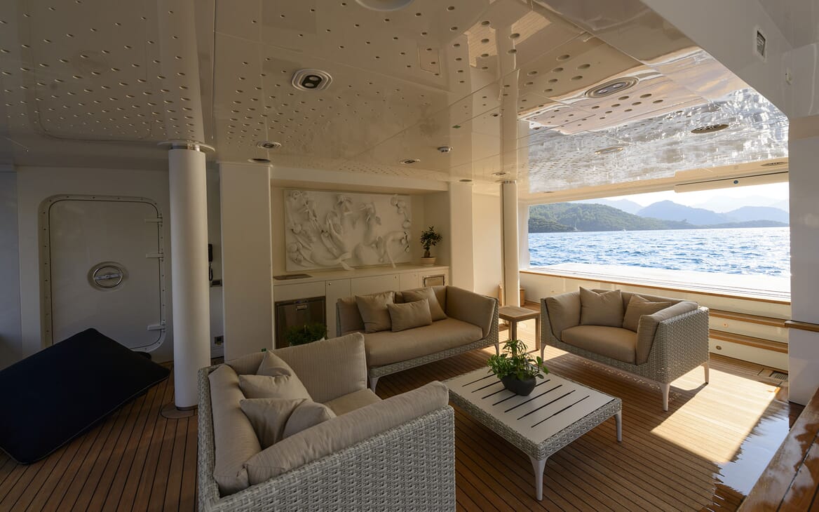 Motor Yacht AQUARIUS Swim Platform Seating