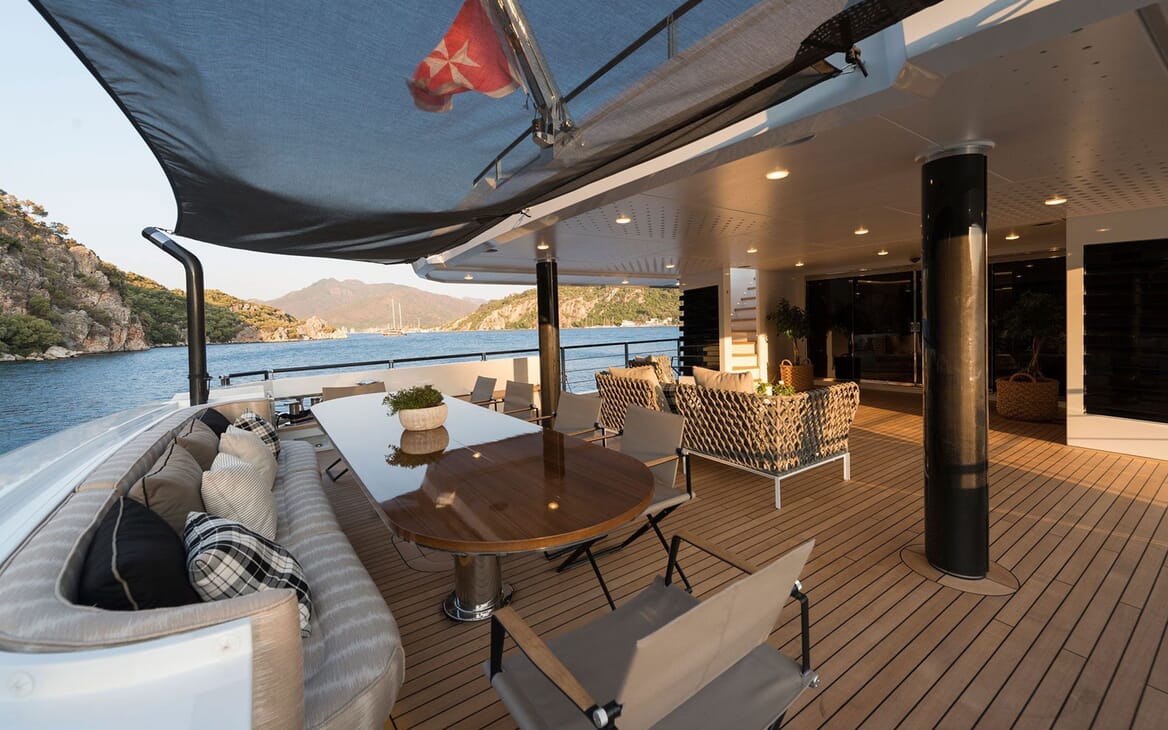 Motor Yacht AQUARIUS Aft Deck Table