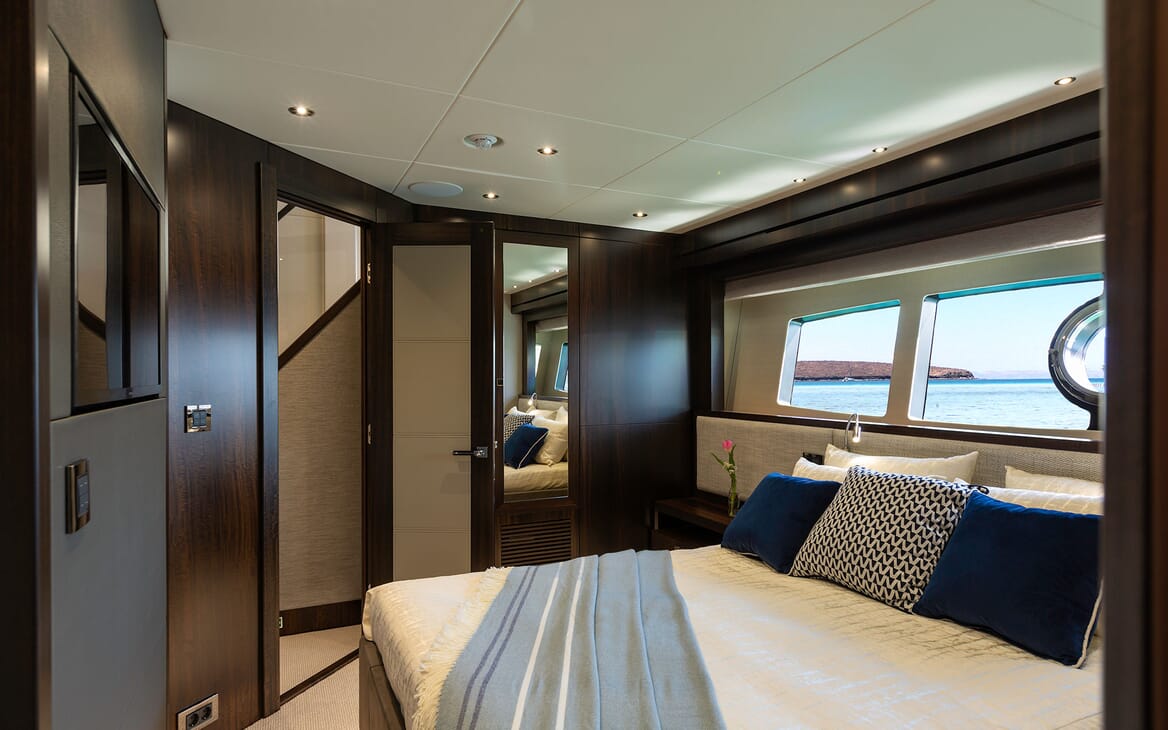 MR K IRISTON 95 stateroom