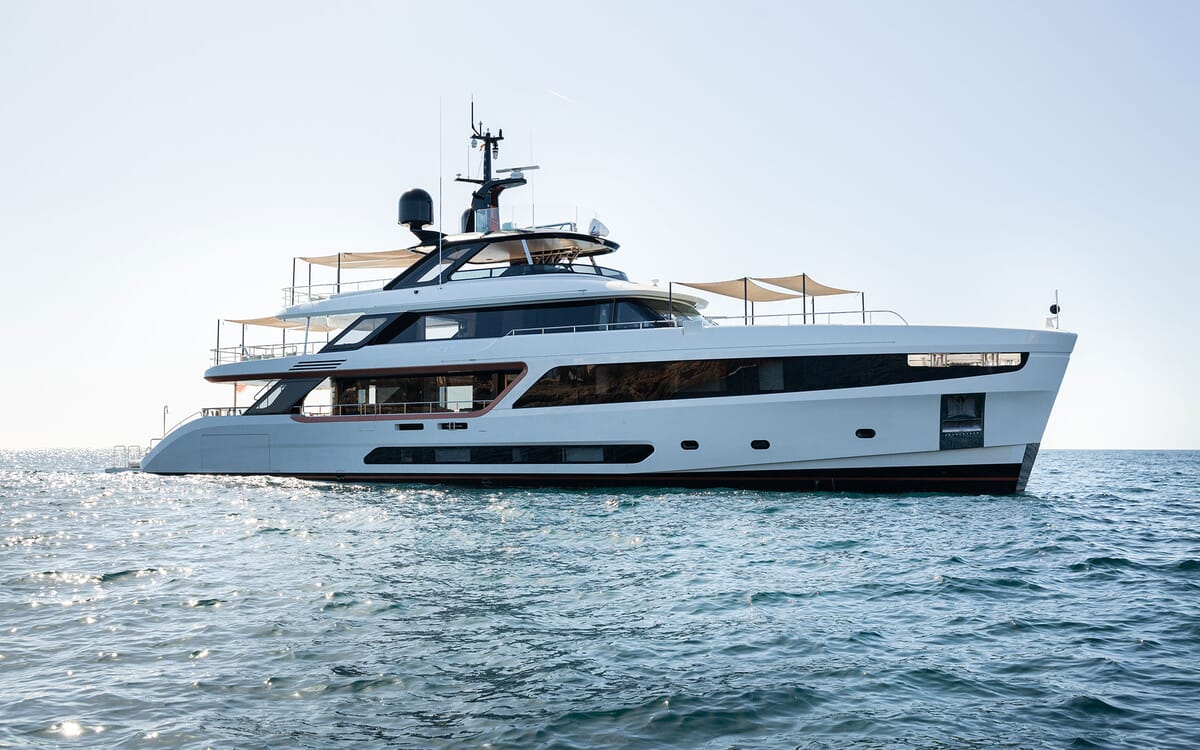 30m yacht