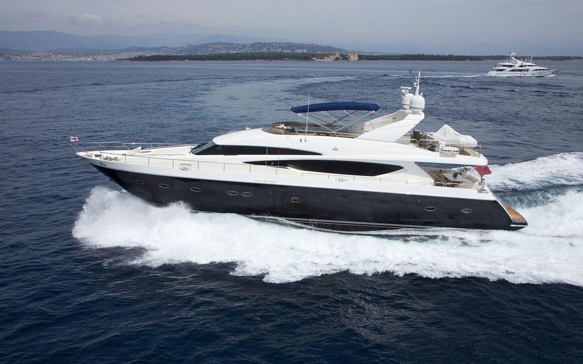 Motor Yacht MOLLY MALONE Exterior Profile