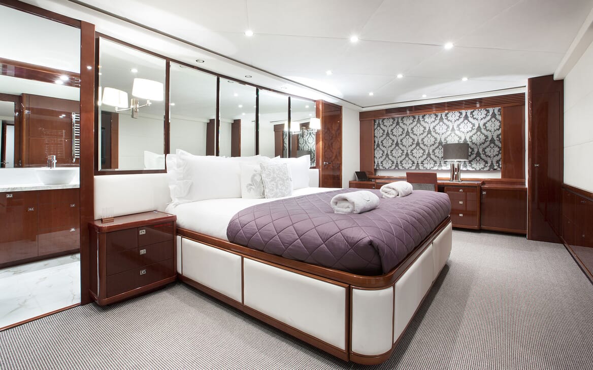 Motor Yacht MOLLY MALONE Master Stateroom