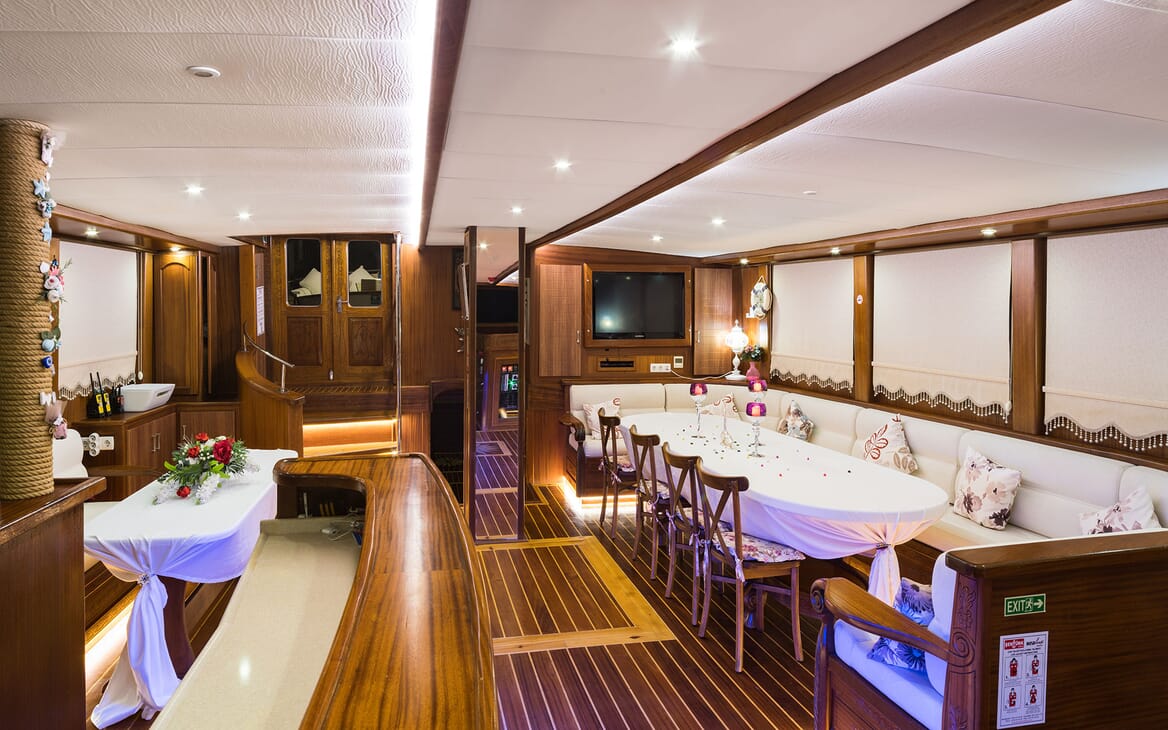 Sailing Yacht S NUR TAYLAN Main Deck Dining Table and Bar