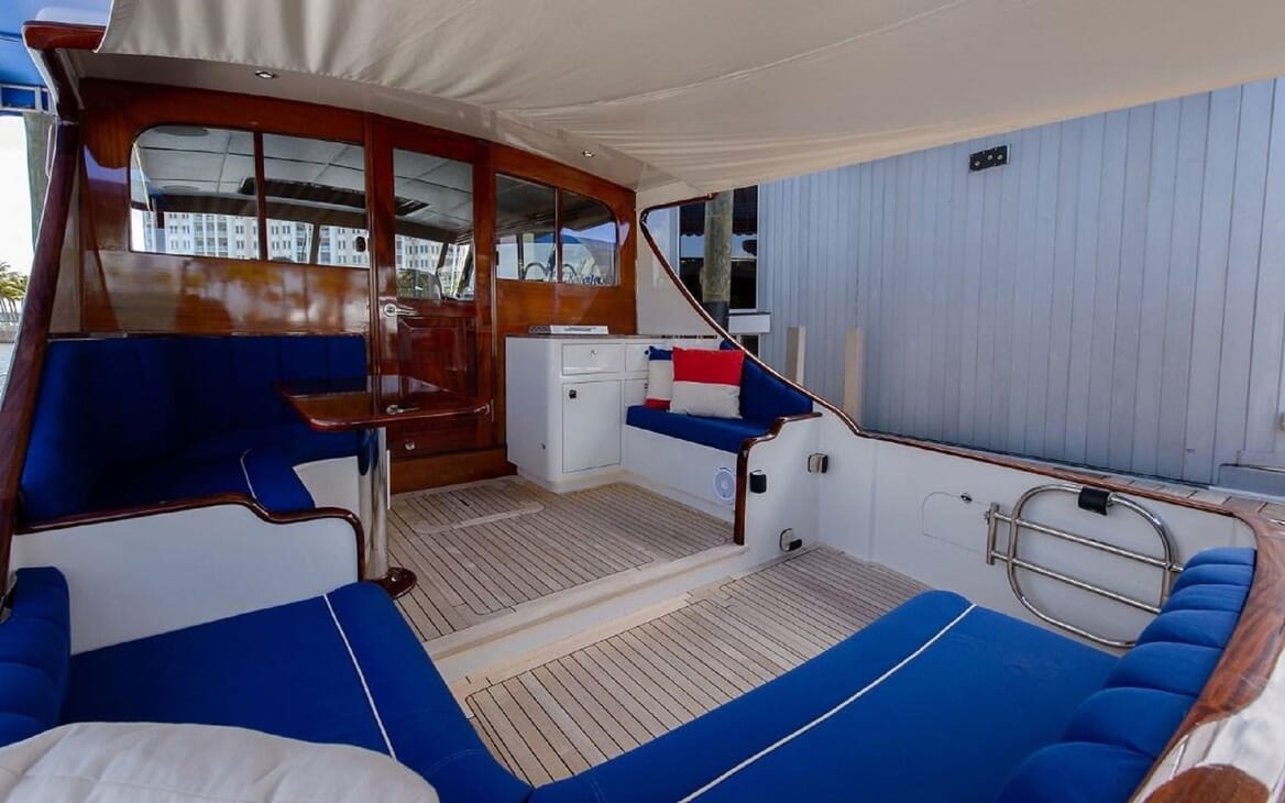 Motor Yacht TRIDENT Aft Deck Seating