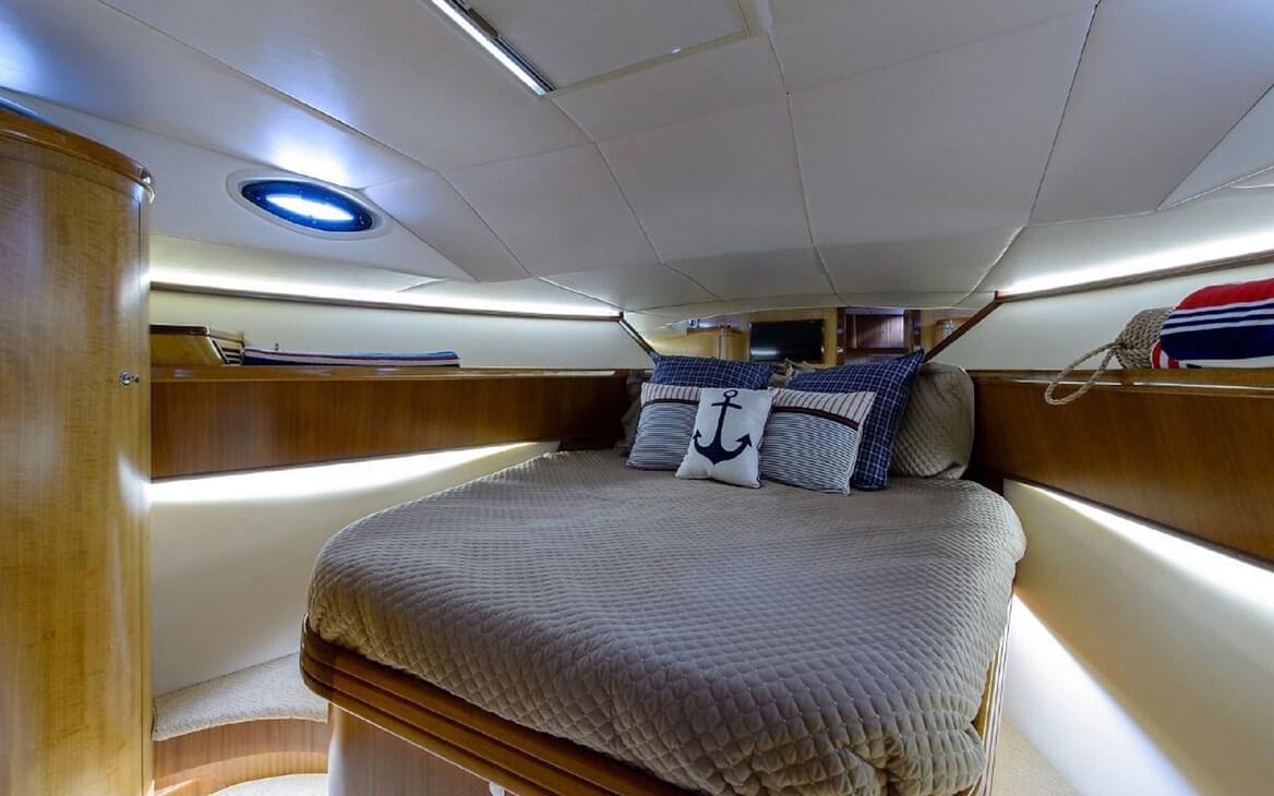 Motor Yacht TRIDENT Full Beam Double Stateroom