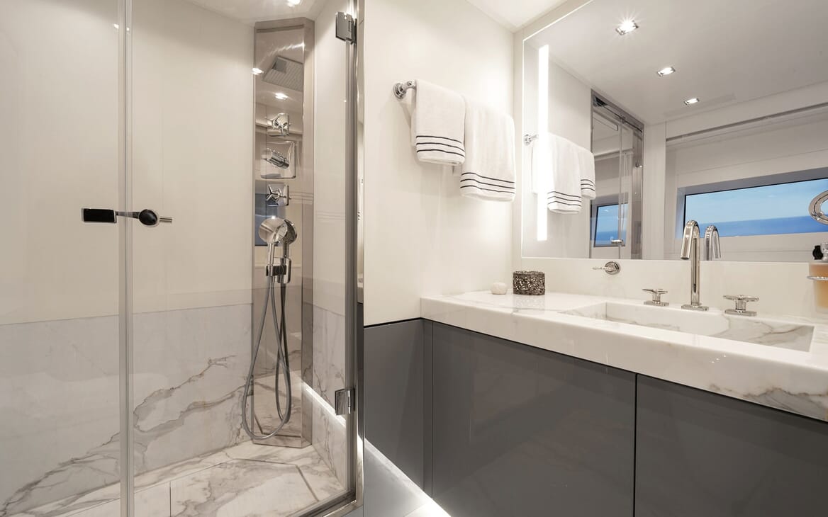 Motor Yacht DOPAMINE Bathroom