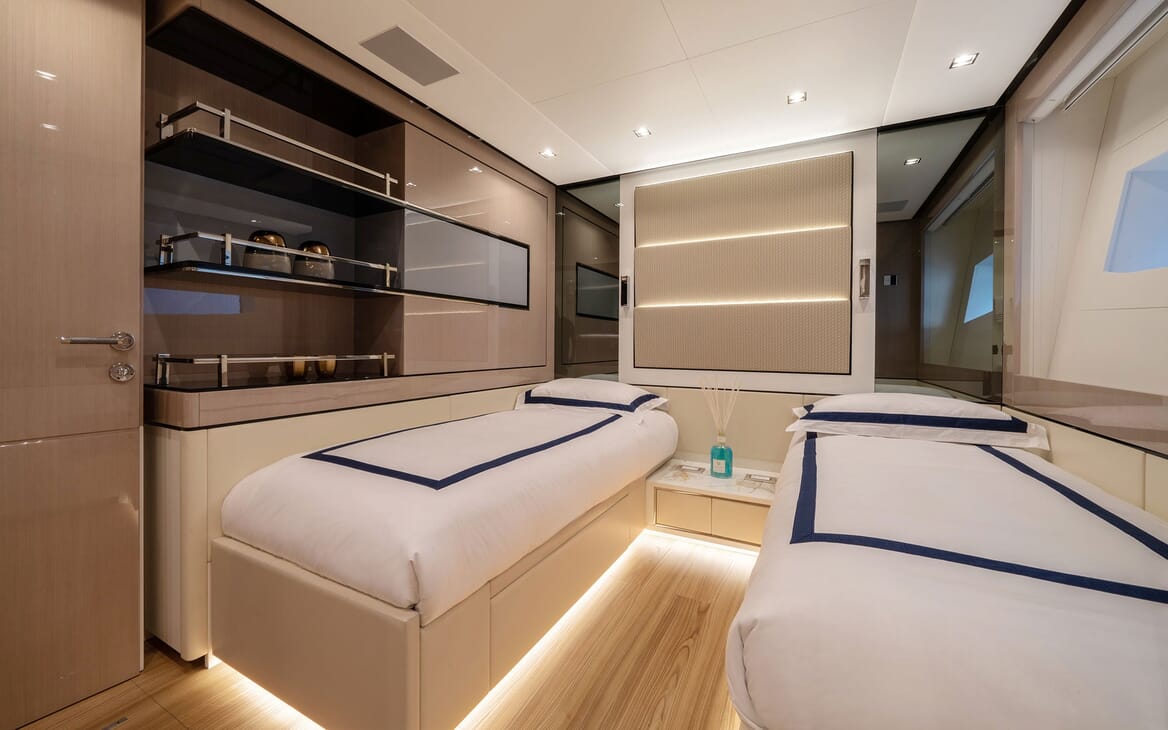 Motor Yacht DOPAMINE Twin Guest Stateroom