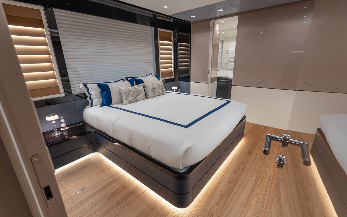 Motor Yacht DOPAMINE guest stateroom