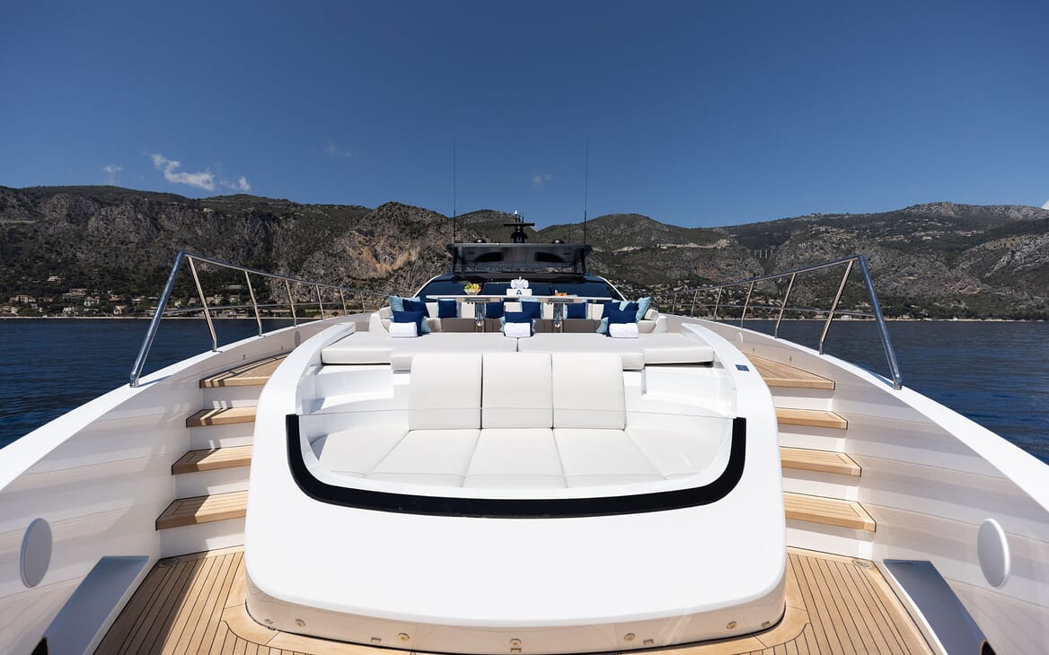 Motor Yacht DOPAMINE sun deck