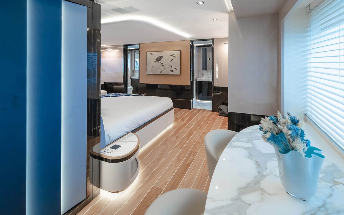 Motor Yacht DOPAMINE master