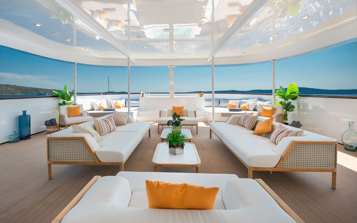 Motor Yacht AGAPE ROSE Deck Seating