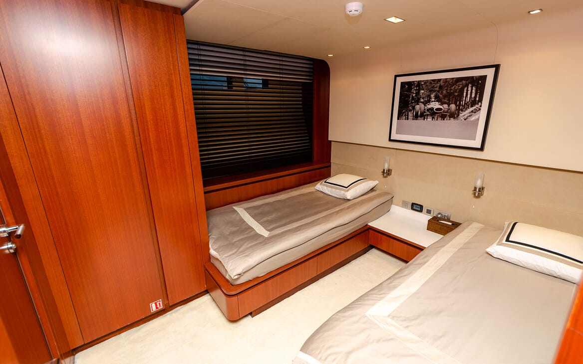 Motor Yacht NEW VOGUE Twin Stateroom