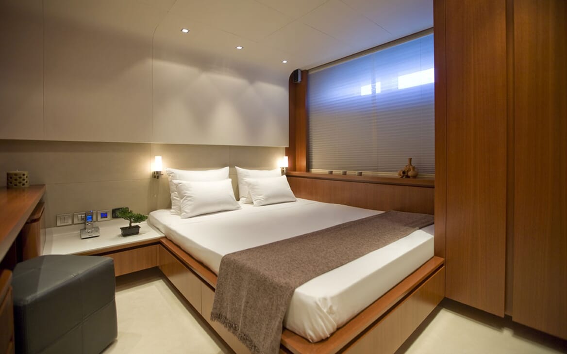 Motor Yacht NEW VOGUE Double Guest Stateroom