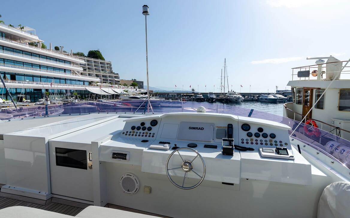 Motor Yacht NEW VOGUE Sun Deck Wheel