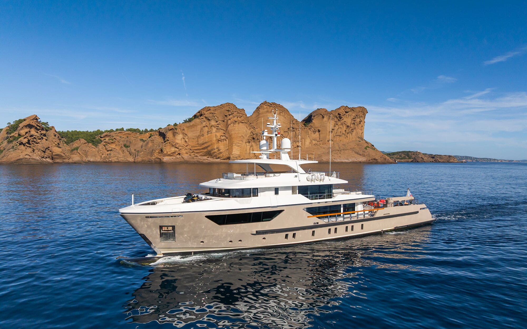AMIKA – Expedition Yacht for Charter | Ocean Independence