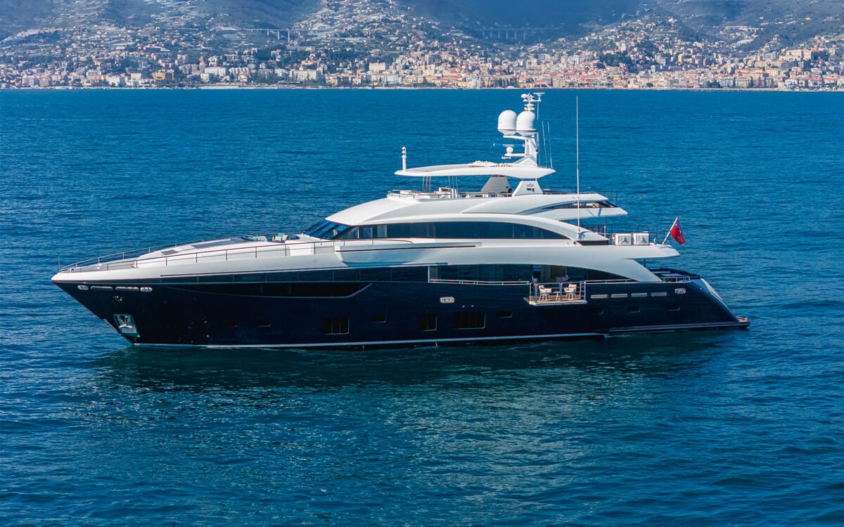 30m yacht