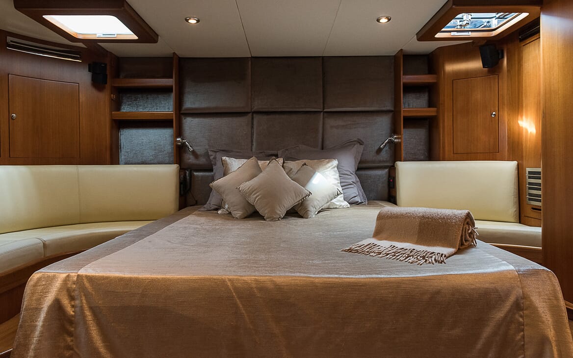 Sailing Yacht Sindonemo master cabin