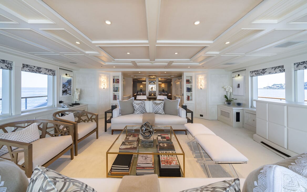 Motor Yacht MOSAIQUE Main Salon Seating
