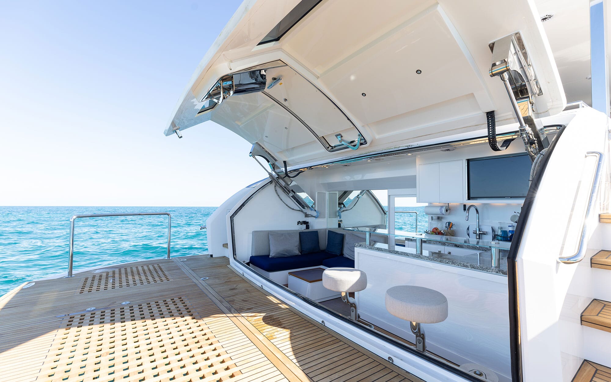 NEX-T | 29m Horizon FD92 Motor Yacht For Sale