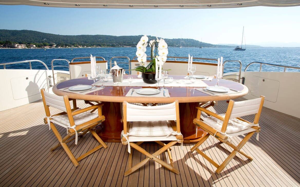 Motor Yacht BEIJA FLORE Aft Deck Dining