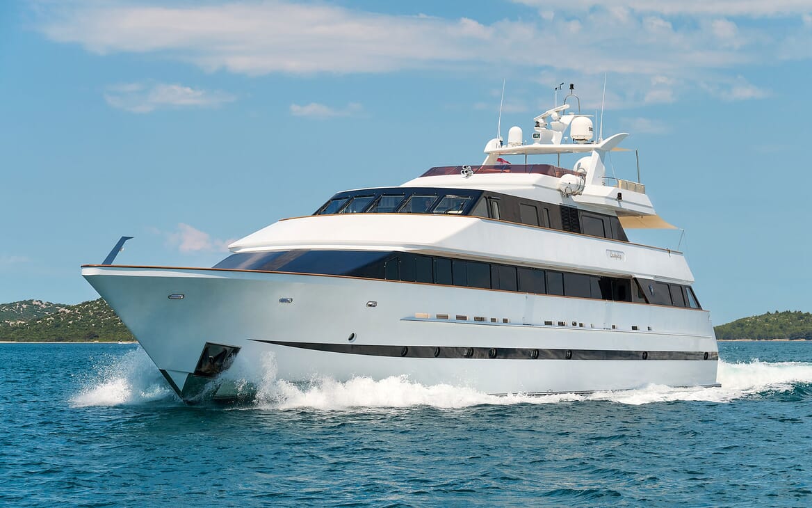 Motor Yacht LADYSHIP Exterior Underway
