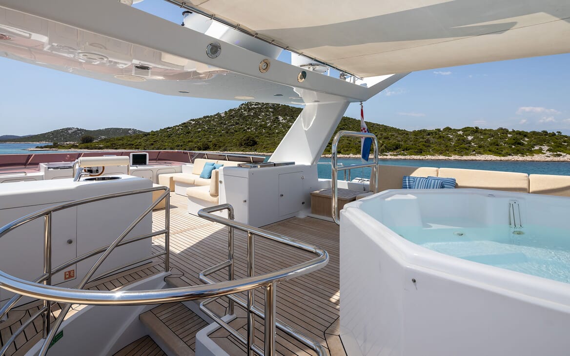 Motor Yacht LADYSHIP Sun Deck Jacuzzi