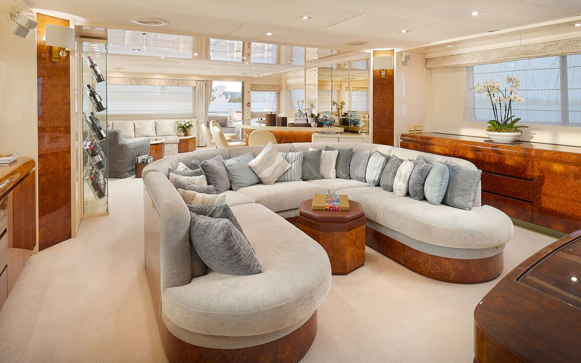 Motor Yacht LADYSHIP Main Deck Saloon