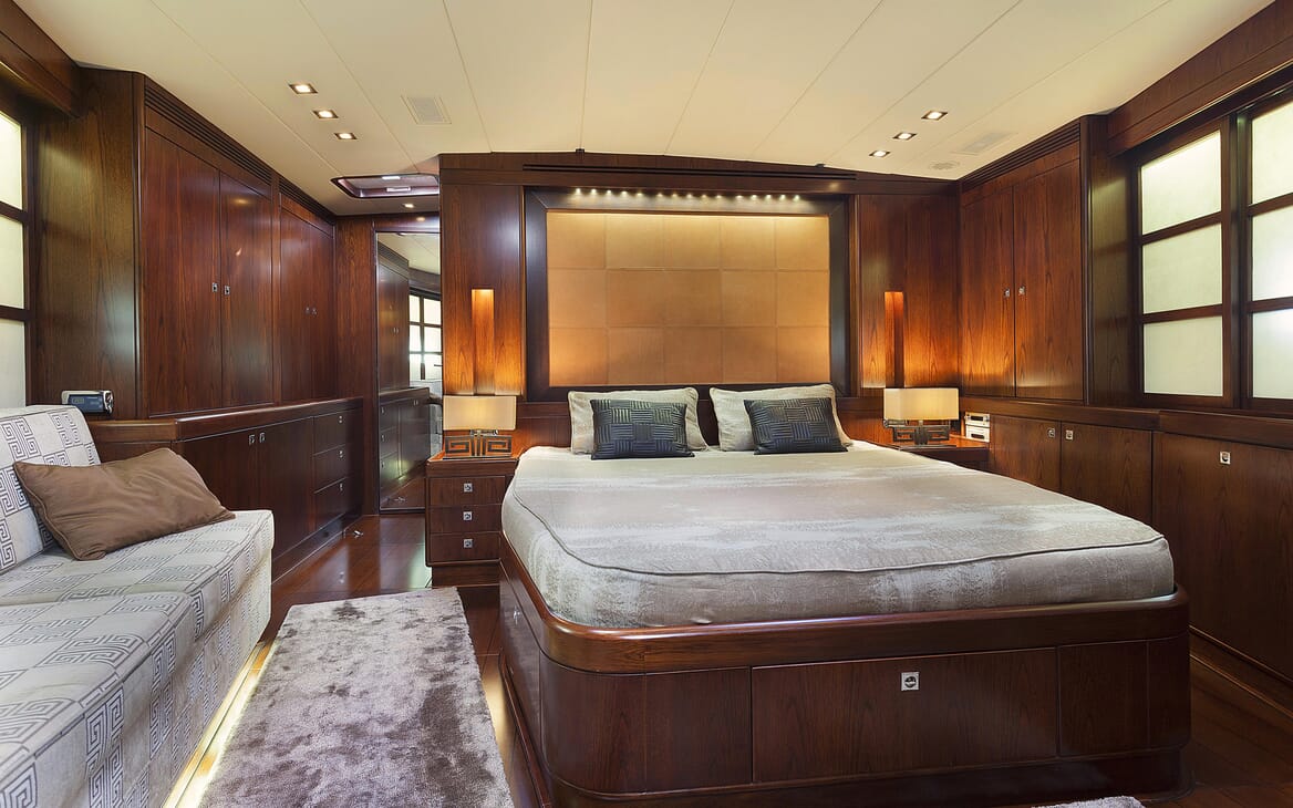 Sailing Yacht FARANDWIDE VIP cabin