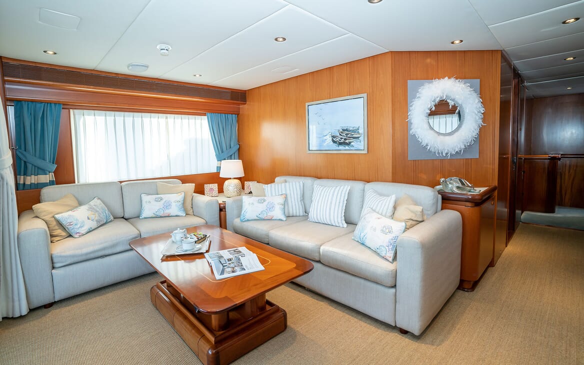 Motor Yacht ALCOR Seating