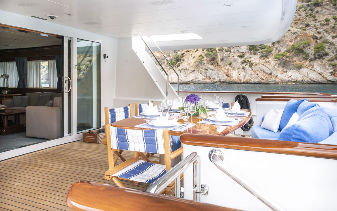 Motor Yacht ALCOR Al Fresco Dining Set Up