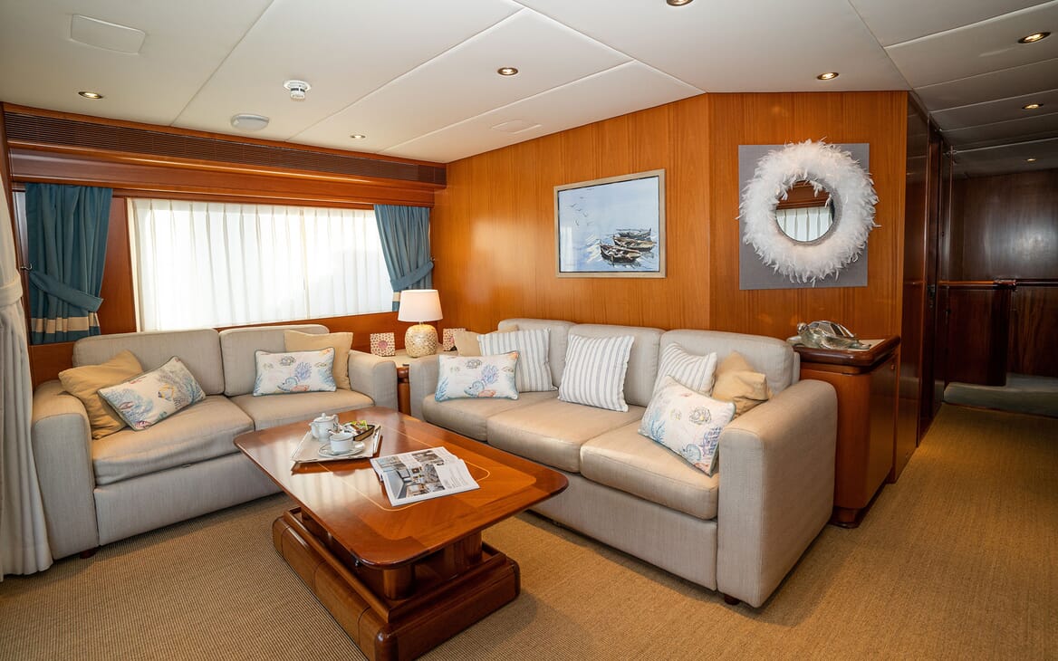 Motor Yacht ALCOR Main Salon Seating