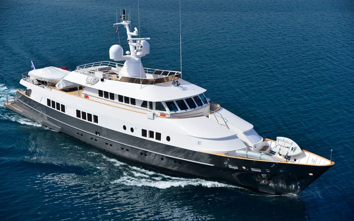 Motor Yacht Berzinc Underway