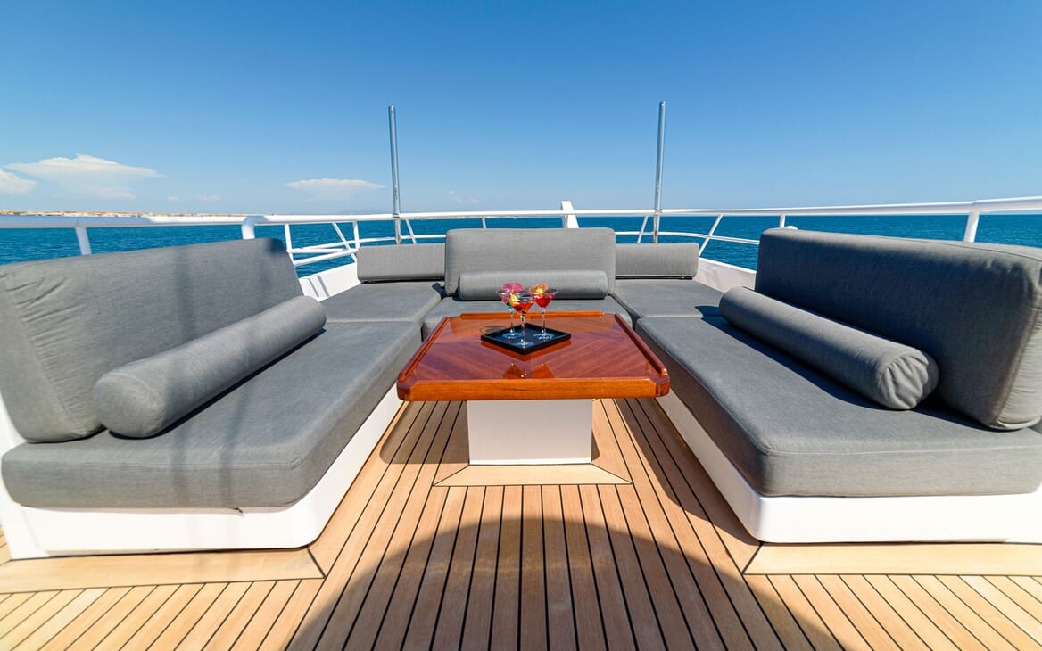 Motor Yacht Berzinc Sun Deck Seating