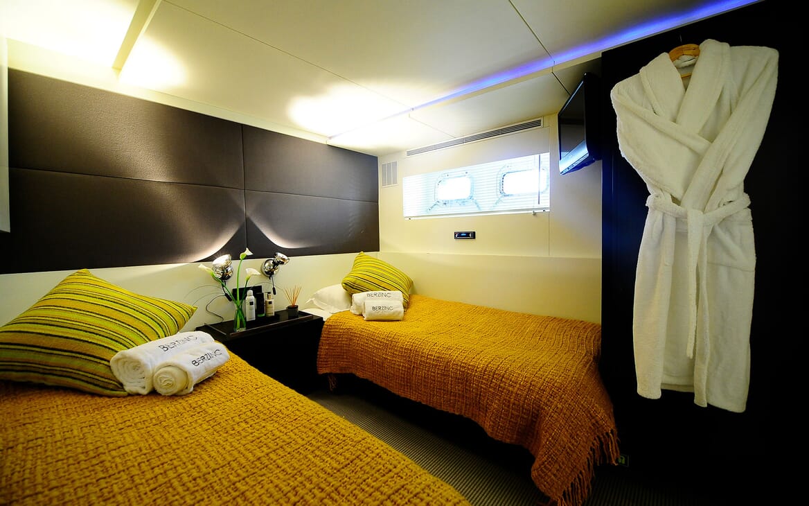 Motor Yacht Berzinc Twin Stateroom